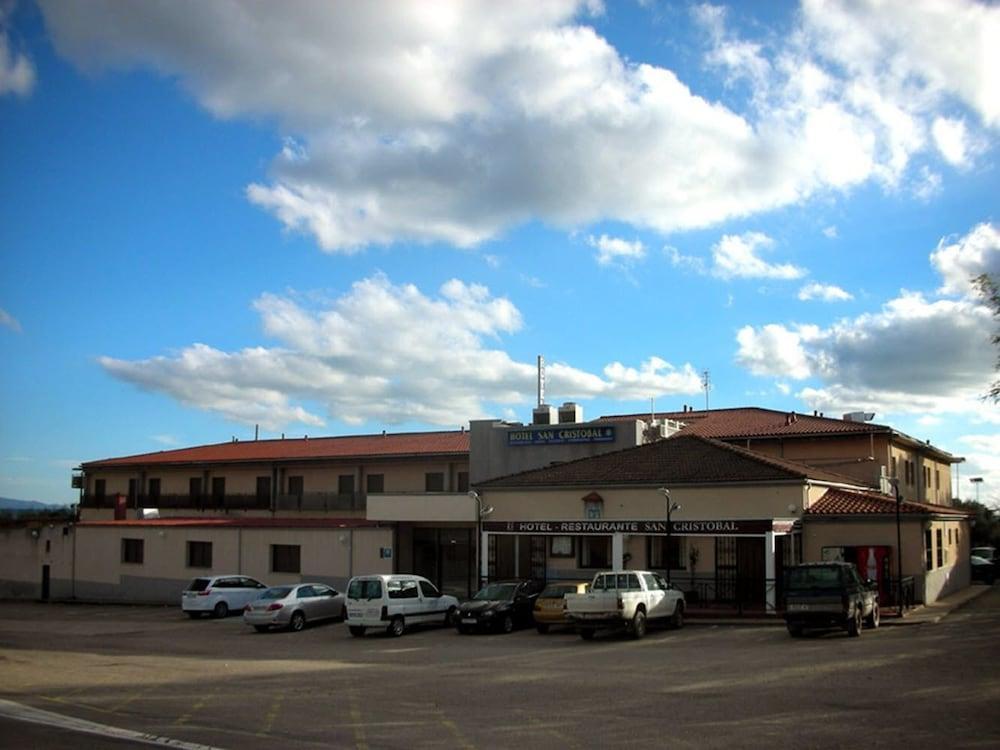 Hotel San Cristobal Coria Kültér fotó