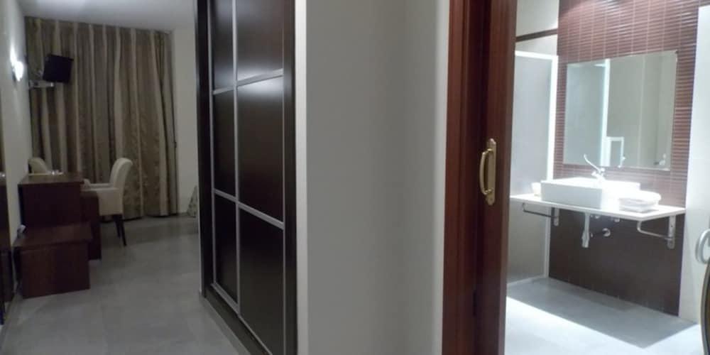 Hotel San Cristobal Coria Kültér fotó