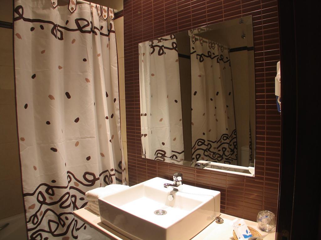 Hotel San Cristobal Coria Szoba fotó