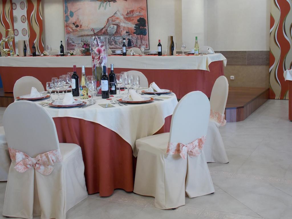 Hotel San Cristobal Coria Kültér fotó
