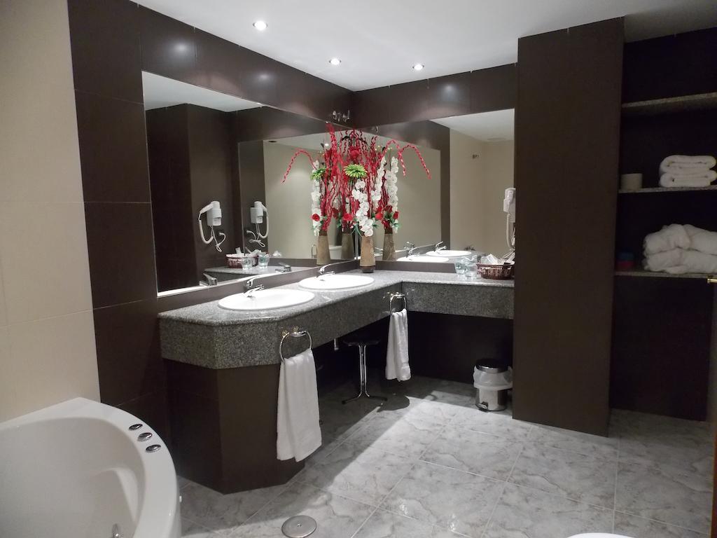 Hotel San Cristobal Coria Szoba fotó