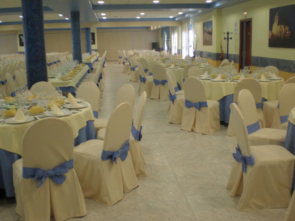 Hotel San Cristobal Coria Kültér fotó