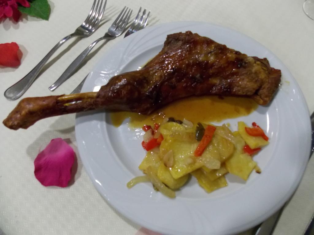 Hotel San Cristobal Coria Kültér fotó
