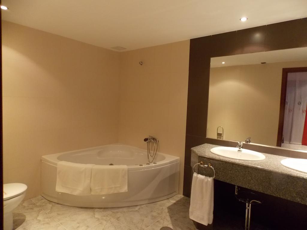Hotel San Cristobal Coria Szoba fotó