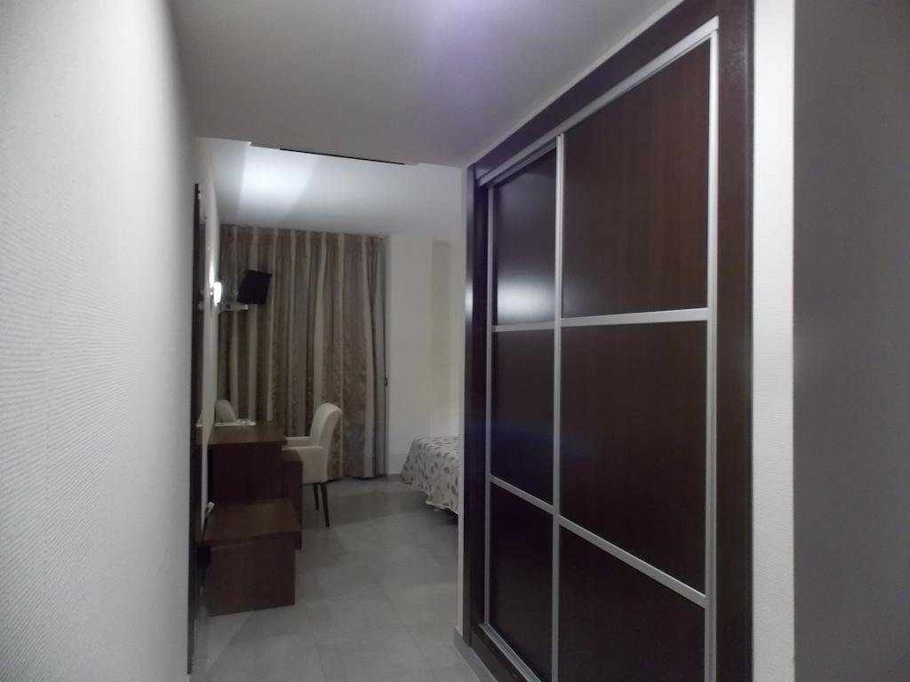 Hotel San Cristobal Coria Szoba fotó