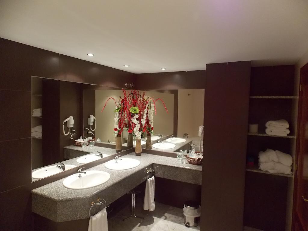 Hotel San Cristobal Coria Szoba fotó