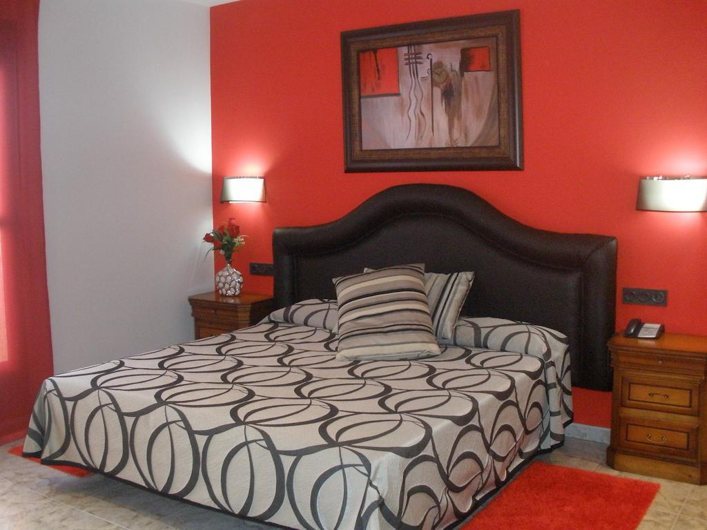 Hotel San Cristobal Coria Szoba fotó